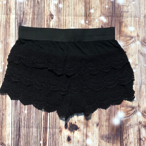 Umgee medium black crochet lace shorts - Picture 5 of 7